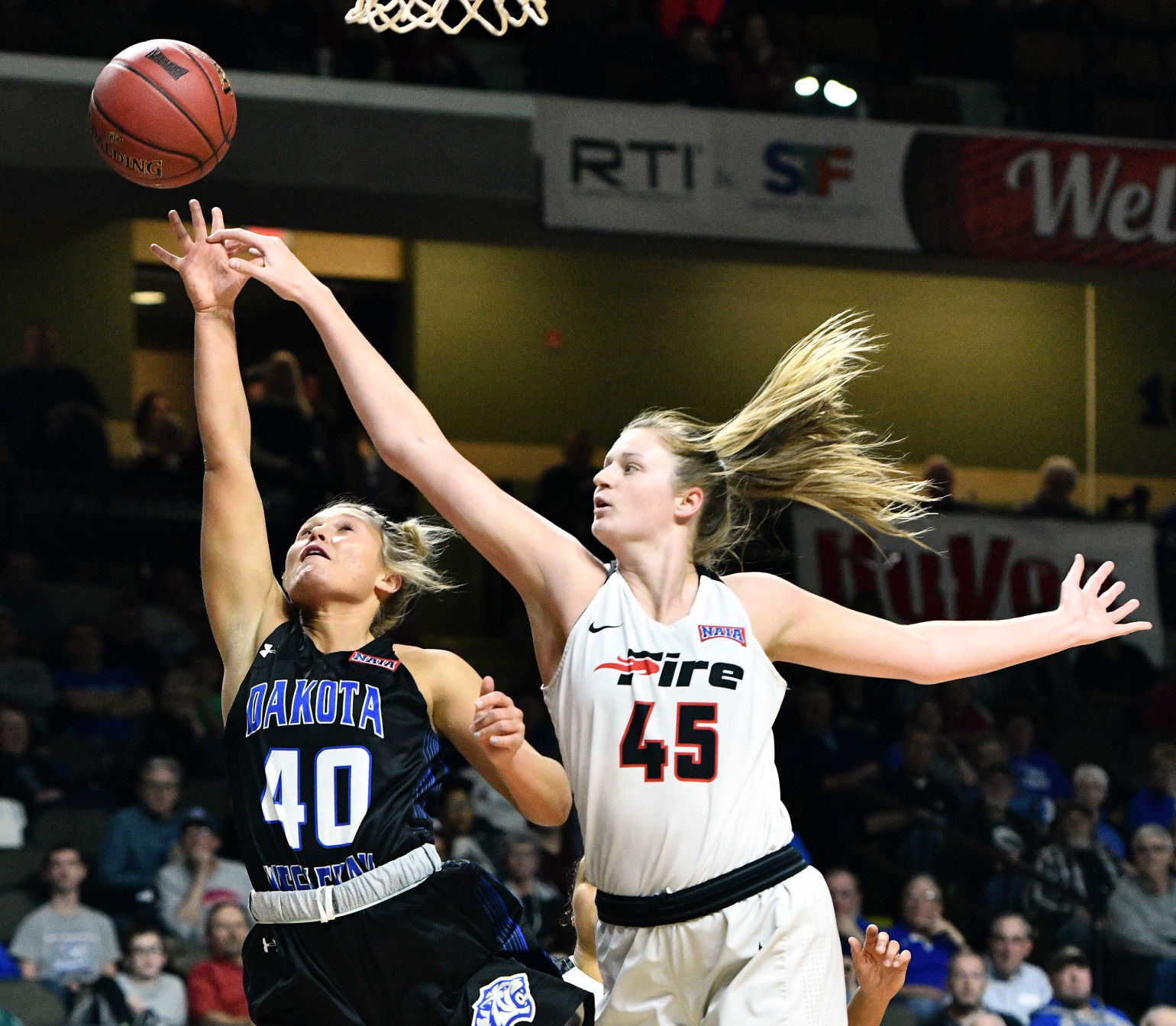 Dakota Wesleyan vs Southeastern NAIA basketball